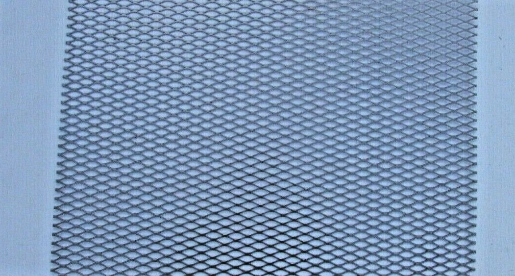 1/2 #16 304 STAINLESS STEEL FLATTENED EXPANDED METAL–8-3/4″ X 9-1/2″-