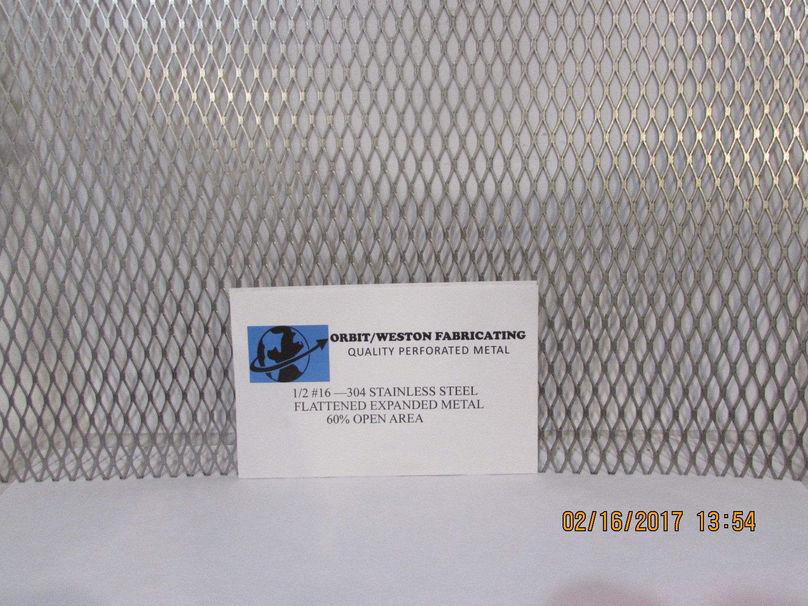 1/2 X #16 304 STAINLESS STEEL FLATTENED EXPANDED METAL—–16-1/4″ X 15-1/2″