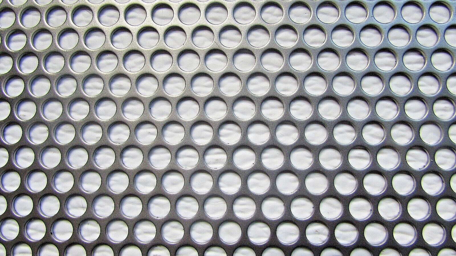 1/4″ HOLES 20 GAUGE 304 STAINLESS STEEL PERFORATED SHEET–14″ X 22″