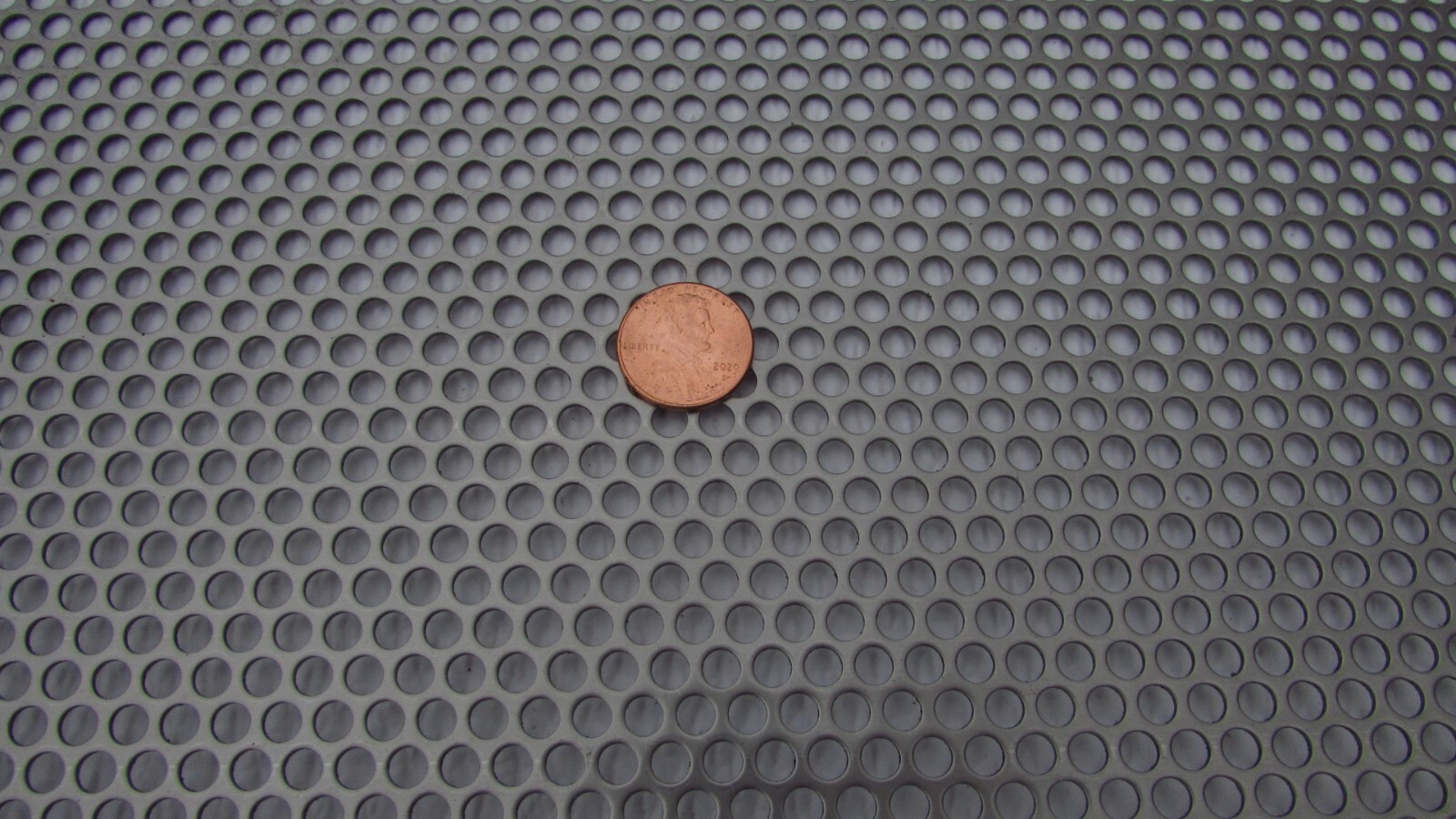 =3/16 HOLES=20 GA.-(.0359)-304 STAINLESS PERFORATED 4-3/4″ X 16-1/2″===