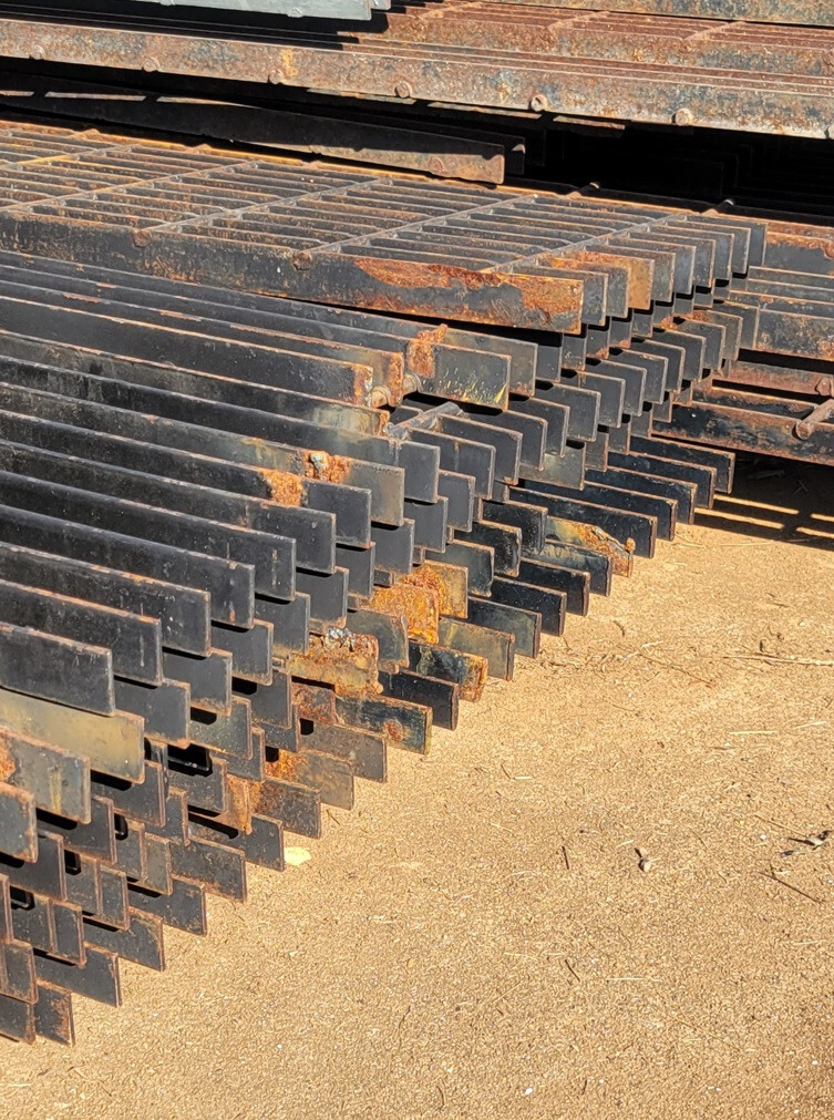 Huge Lot – Dozens of 1″ Thick Steel Bar Gratings + I-Beam 36″ Width 144″ Long