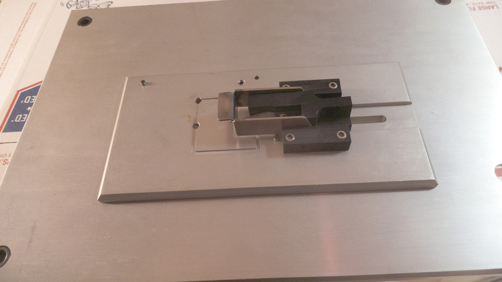 Aluminum table with blade cutting fixture and vacuum 12-1/2″ x 8-1/2″ x 4-1/2″