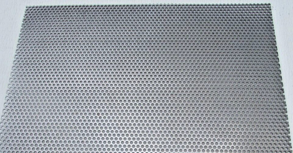 1/8″ HOLES-18 GAUGE– 304 STAINLESS STEEL PERFORATED SHEET –12″ X 12″