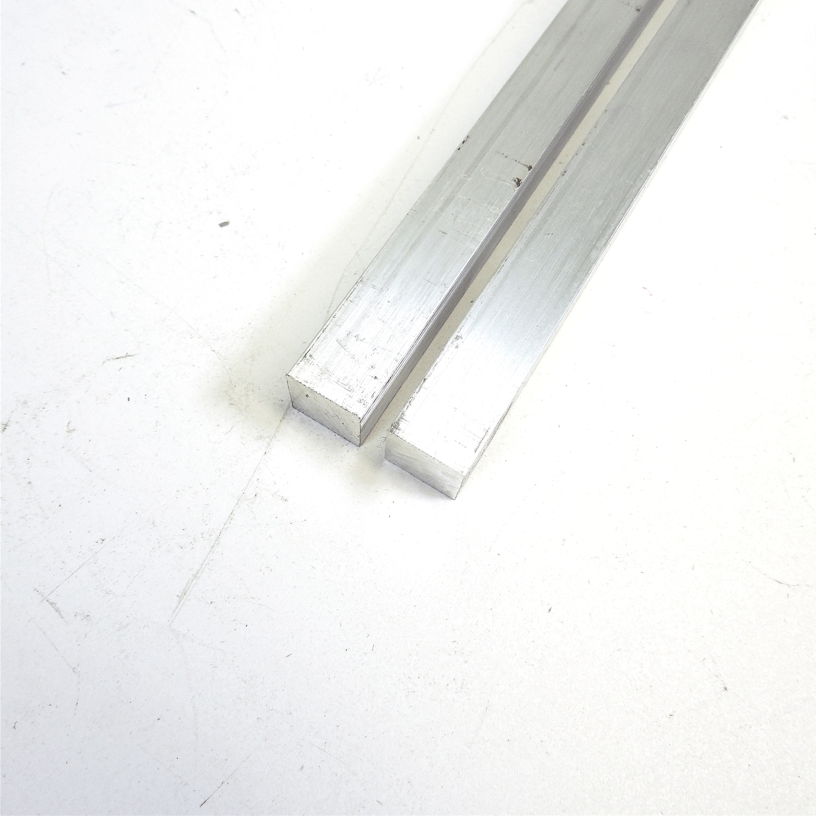 .625″ x 2″ Aluminum 6061 FLAT BAR 26.75″ Long new mill stock QTY 2 sku A520