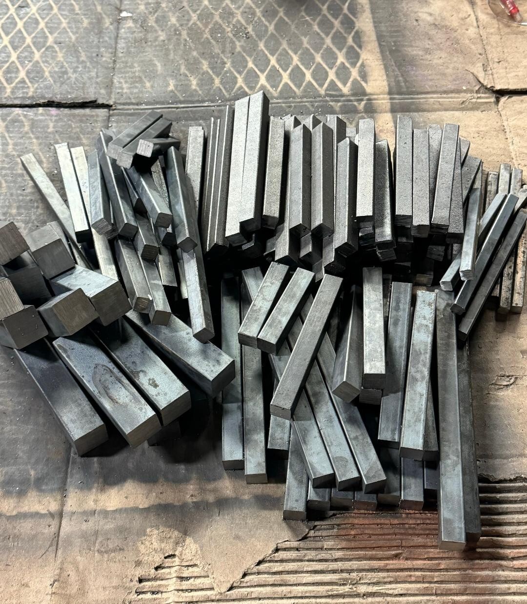 STEEL 8+# Blacksmith Anvil-Forging iron 1″ 5/8″ 1/2″ 1/4″ solid square bar drops