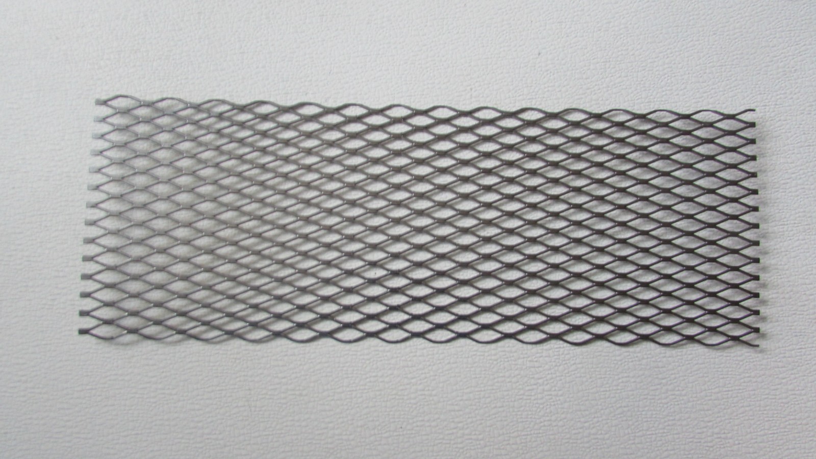 1/2″–#16. 304 STAINLESS STEEL FLATTENED EXPANDED METAL– 6-1/2″ x 18-1/2″