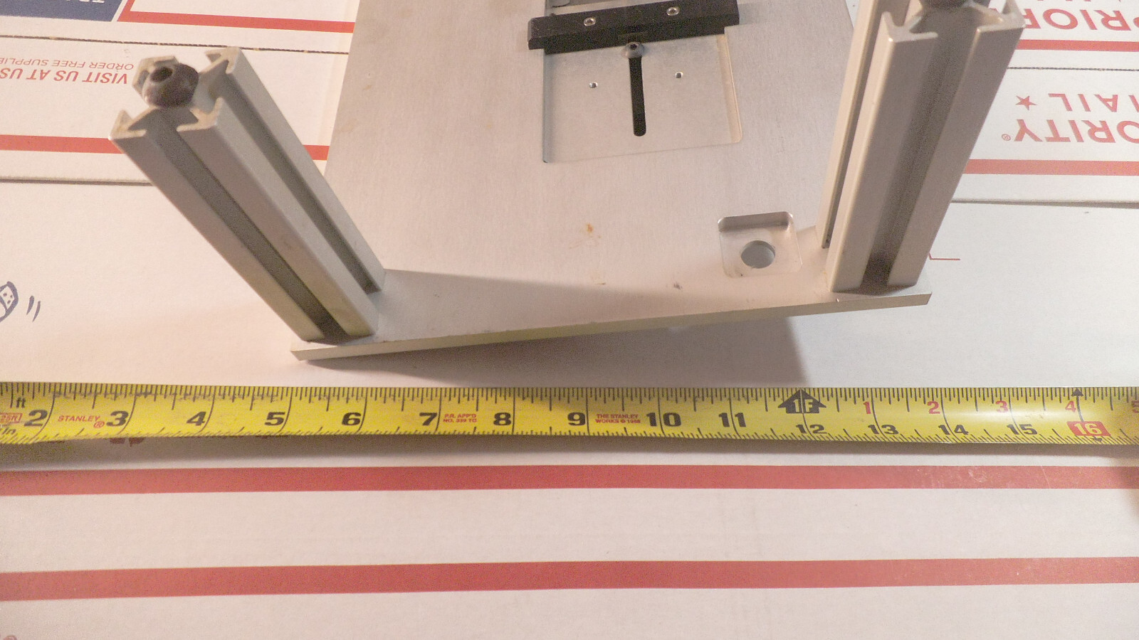 Aluminum table with blade cutting fixture and vacuum 12-1/2″ x 8-1/2″ x 4-1/2″