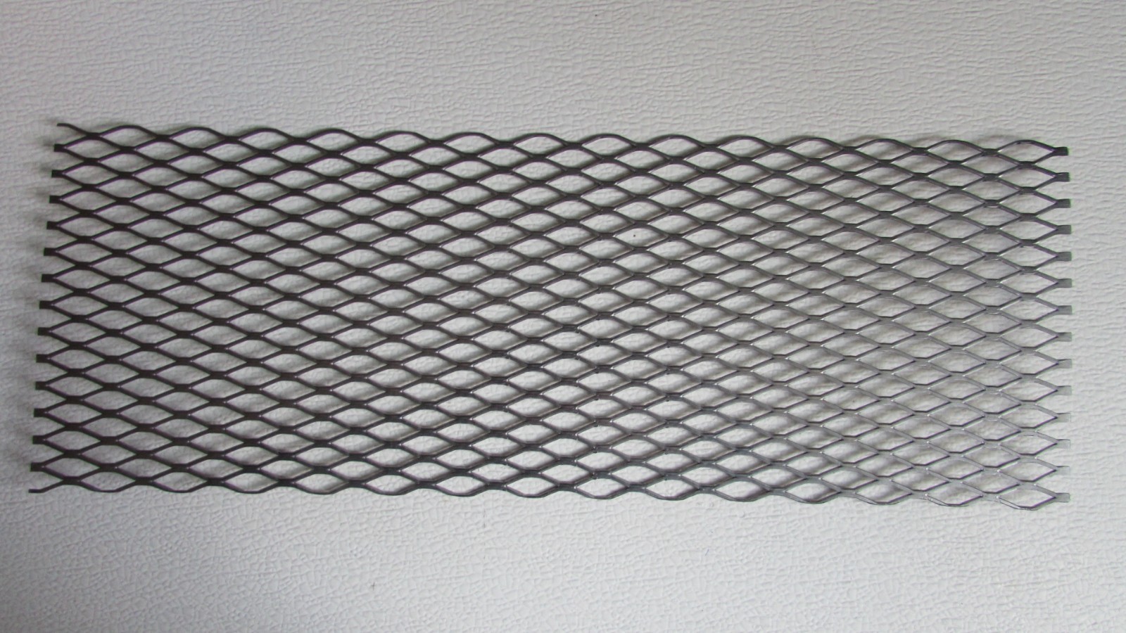 1/2-#16. 304 STAINLESS STEEL FLATTENED EXPANDED METAL–6-1/4″ X 22″