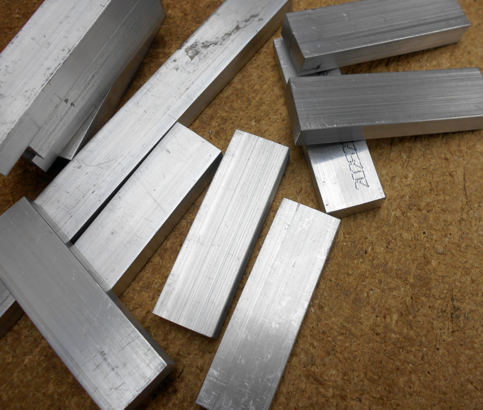 TWELVE (12) pcs Aluminum 6061 Bar stock 1/2 x 1″ x Lngth 3-1/8 to 3-5/8″-CUTOFFS