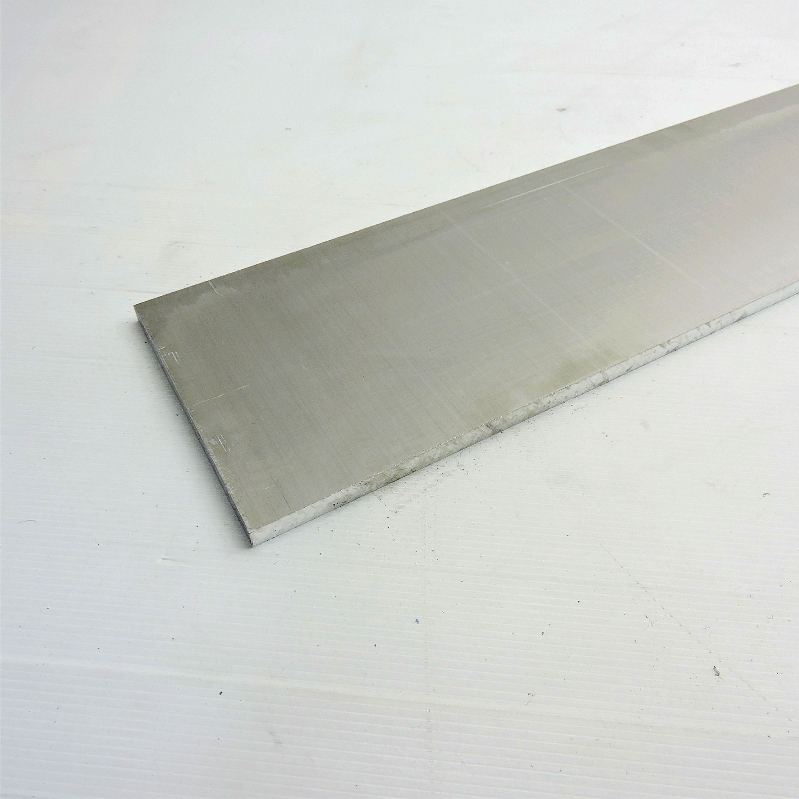 .375″ thick 3/8 Aluminum 6061 PLATE 5.5″ x 32″ Long sku 340584