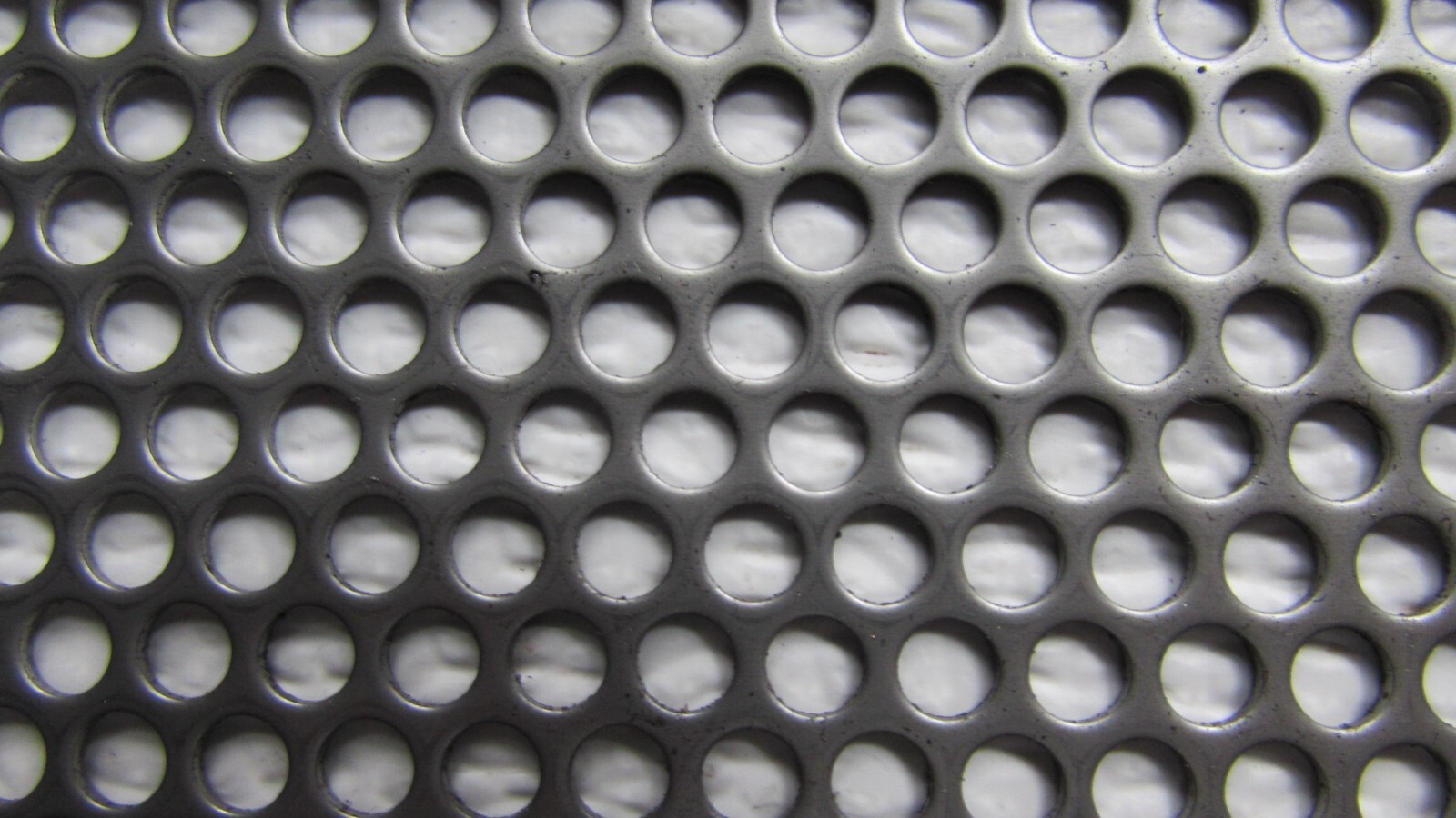 3/8″ HOLE 16 GAUGE 304 STAINLESS STEEL PERFORATED SHEET–12″ x 24″