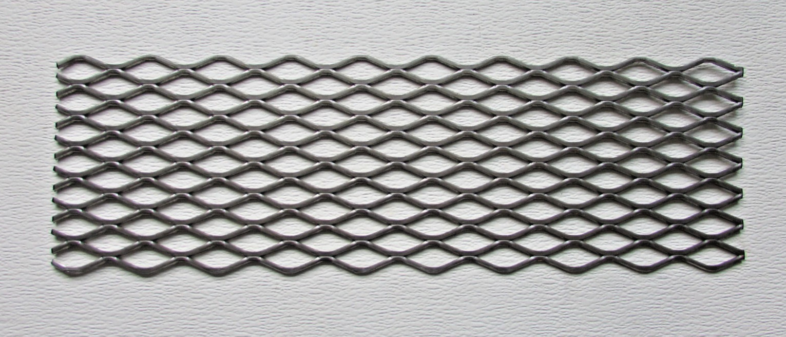3/4#9 304 STAINLESS STEEL FLATTENED EXPANDED METAL–6-1/2″ X 20-3/4″