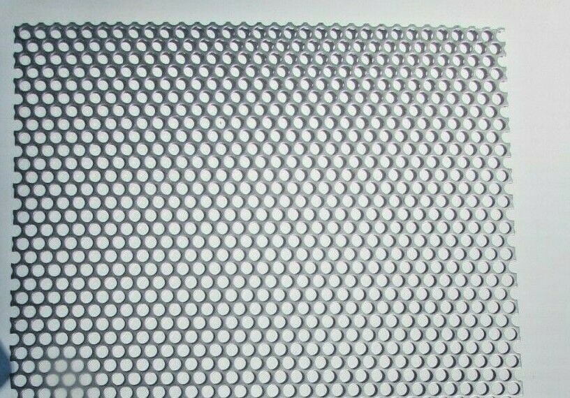 20 GA. 304 STAINLESS STEEL PERFORATED SHEET 1/4″HOLES —4″ x 6″