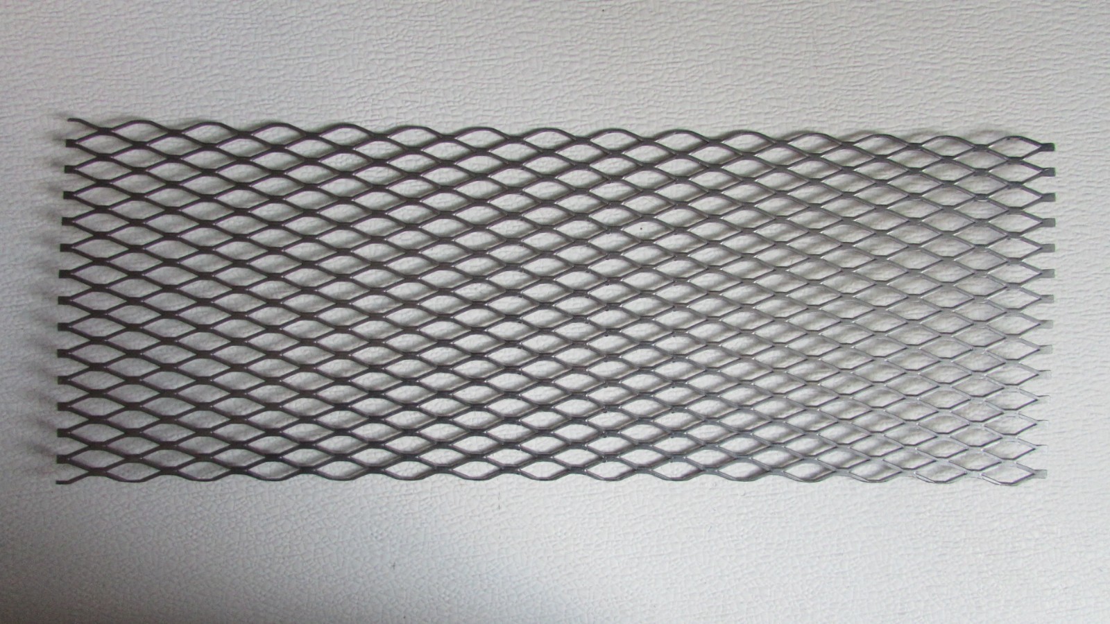 1/2-#16. 304 STAINLESS STEEL FLATTENED EXPANDED METAL–6-1/4″ X 22″
