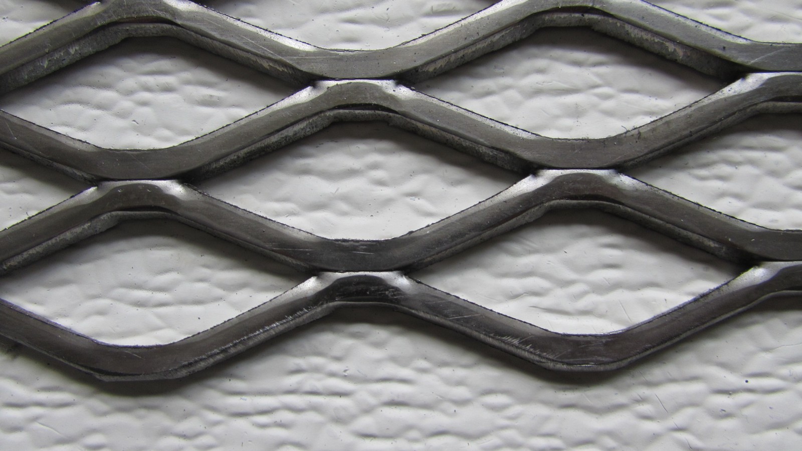 3/4#9 304 STAINLESS STEEL FLATTENED EXPANDED METAL–6-1/2″ X 20-3/4″