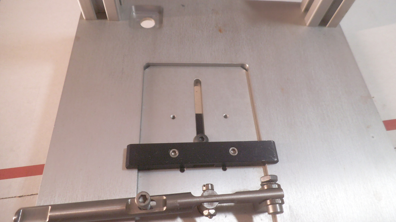 Aluminum table with blade cutting fixture and vacuum 12-1/2″ x 8-1/2″ x 4-1/2″