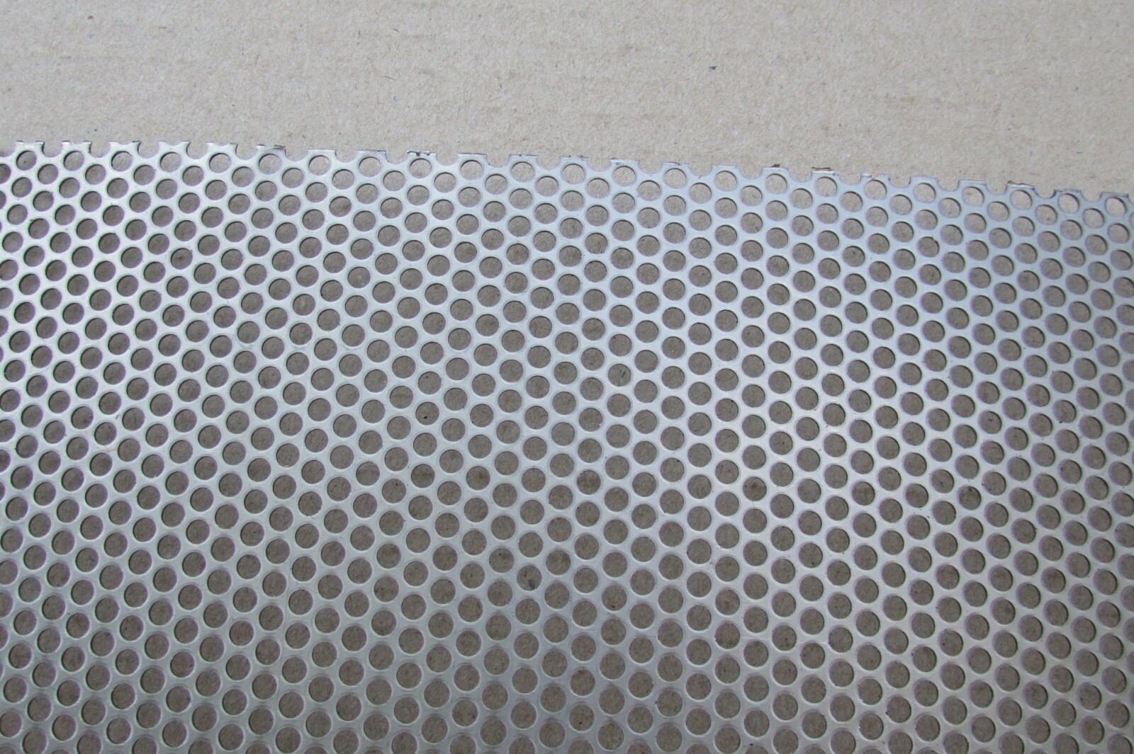 ==3/16″ HOLES=20 GA.-(.0359) -304 STAINLESS PERFORATED— 5″ X 14″==