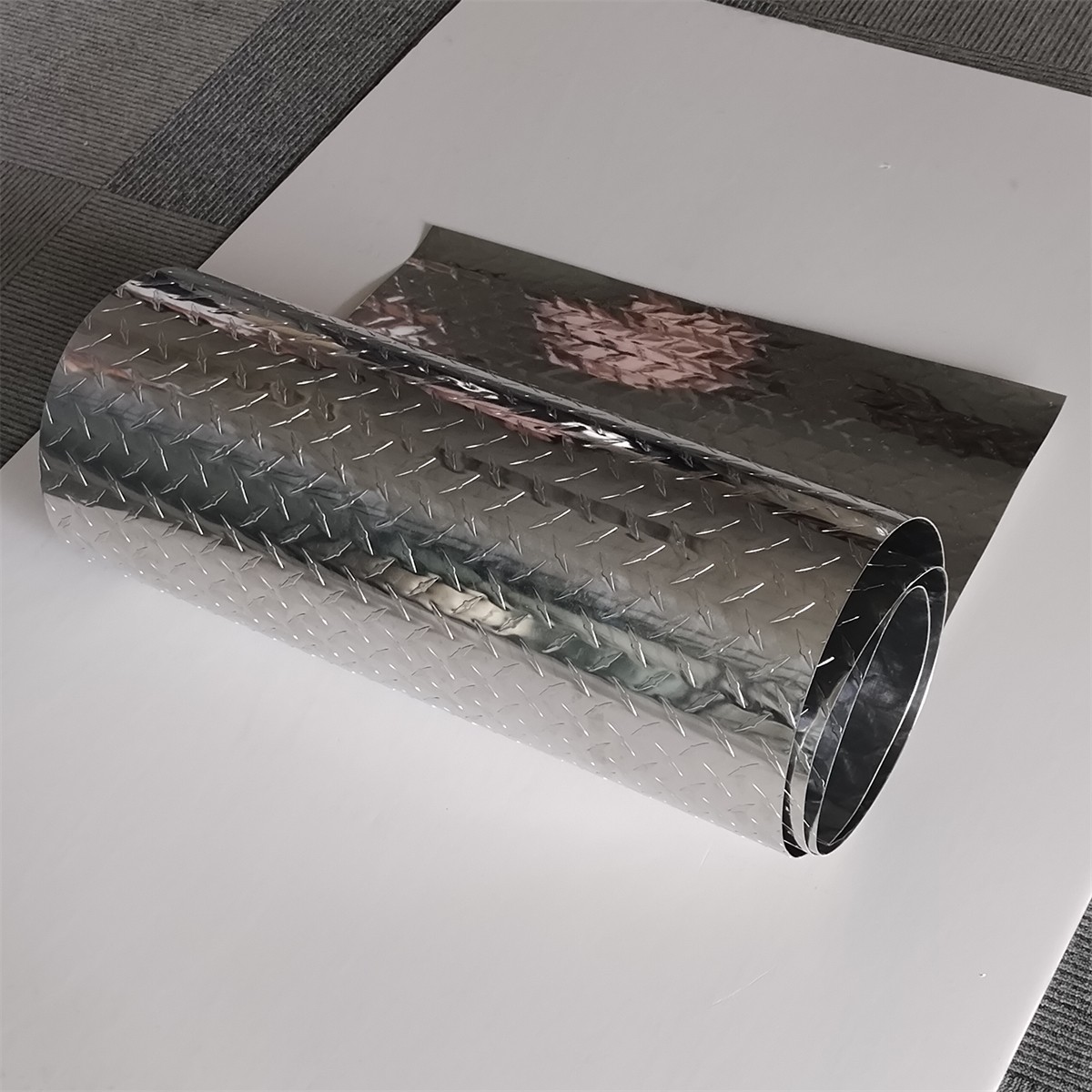 Aluminum Diamond Plate .04″ (1/25″)Thick Sheet Trailer, RV, Garages 48″ x 96″