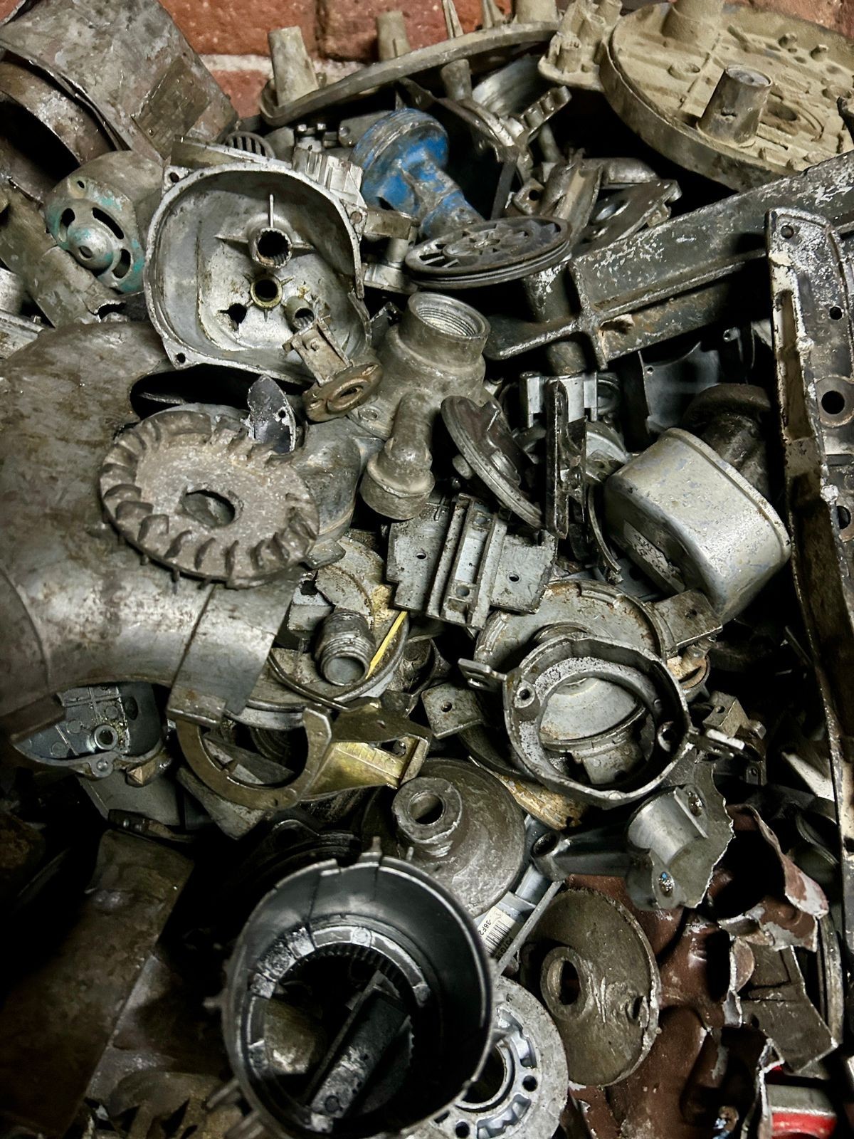 Pure Zinc Scrap Solid Pieces – Clean Unalloyed Metal for Casting Melting Reuse