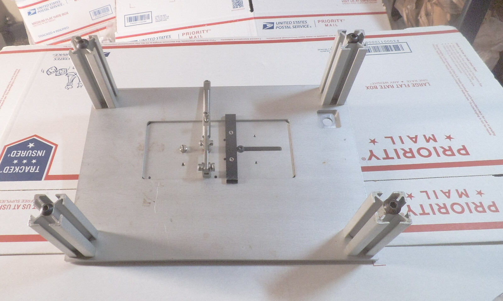 Aluminum table with blade cutting fixture and vacuum 12-1/2″ x 8-1/2″ x 4-1/2″