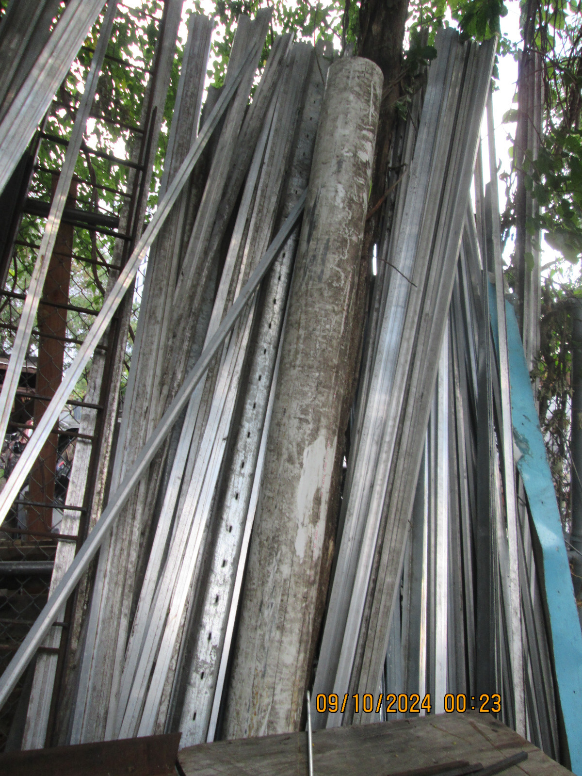 Aluminum and stainless steel molding 10 and 15 feet long.