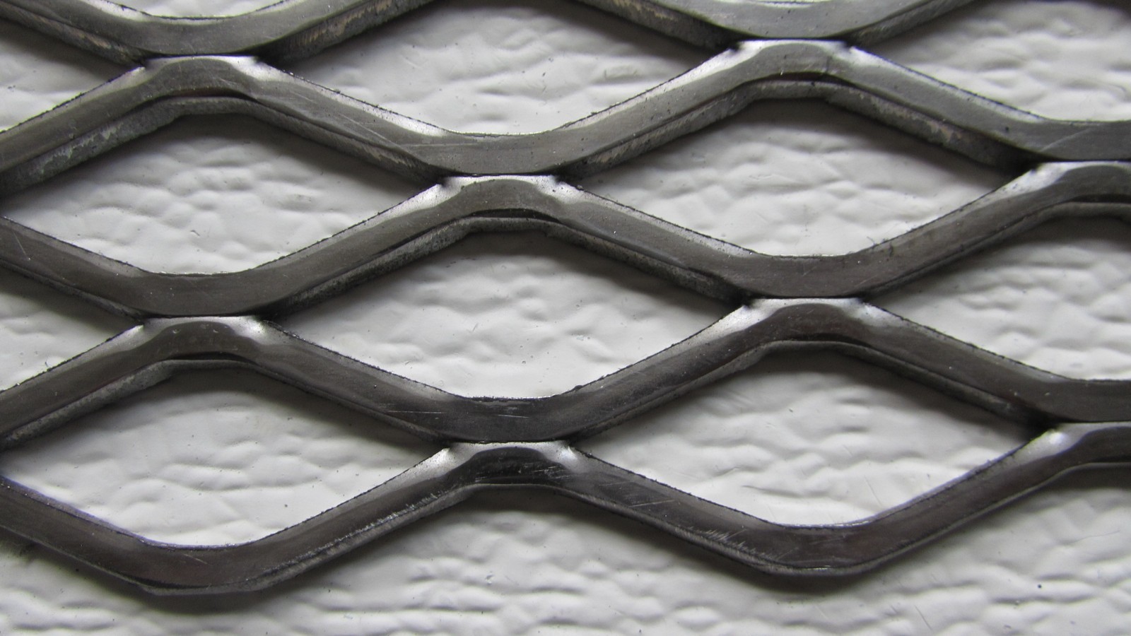 3/4#9 304 STAINLESS STEEL FLATTENED EXPANDED METAL–6-1/2″ X 20-3/4″