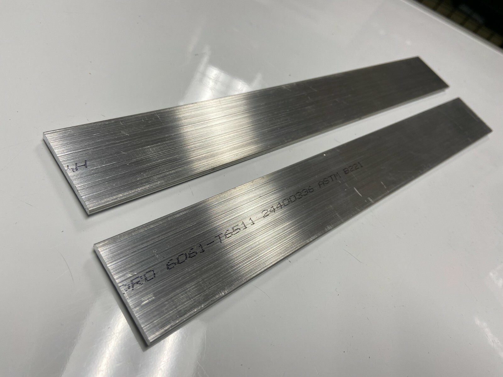 8 Pieces 1/8″ X 1-1/2″ ALUMINUM 6061 FLAT BAR 18″ long .125″ Plate Mill Stock
