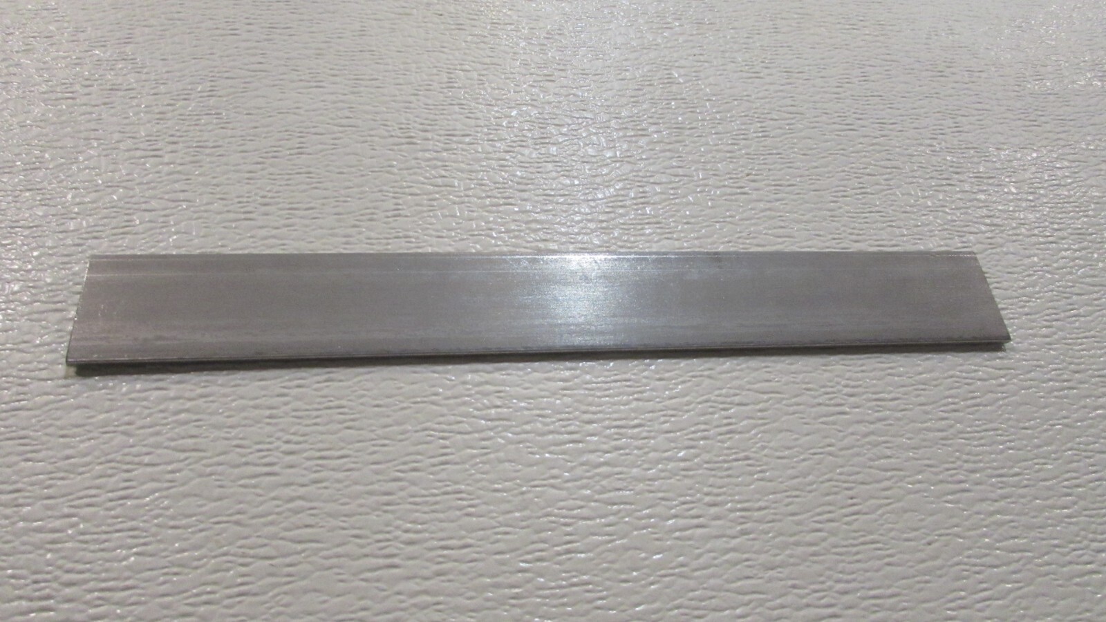 1/8″ x 1-1/2″ X 12″ 304 STAINLESS STEEL FLAT BAR