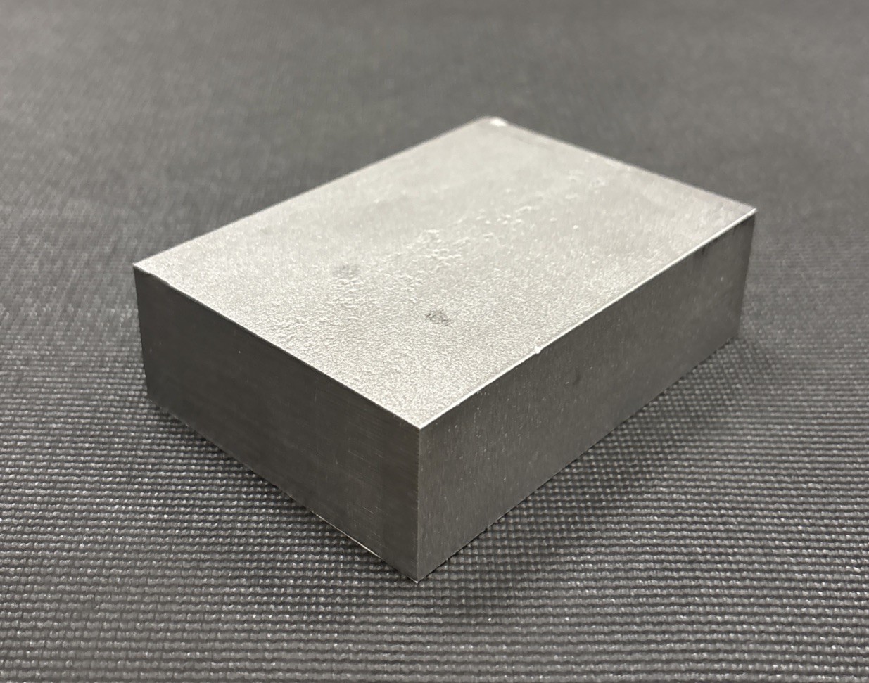 1 1/4“ Thickness 303 Stainless Steel Flat Bar – 1.25″ x 3″ x 4″ Length