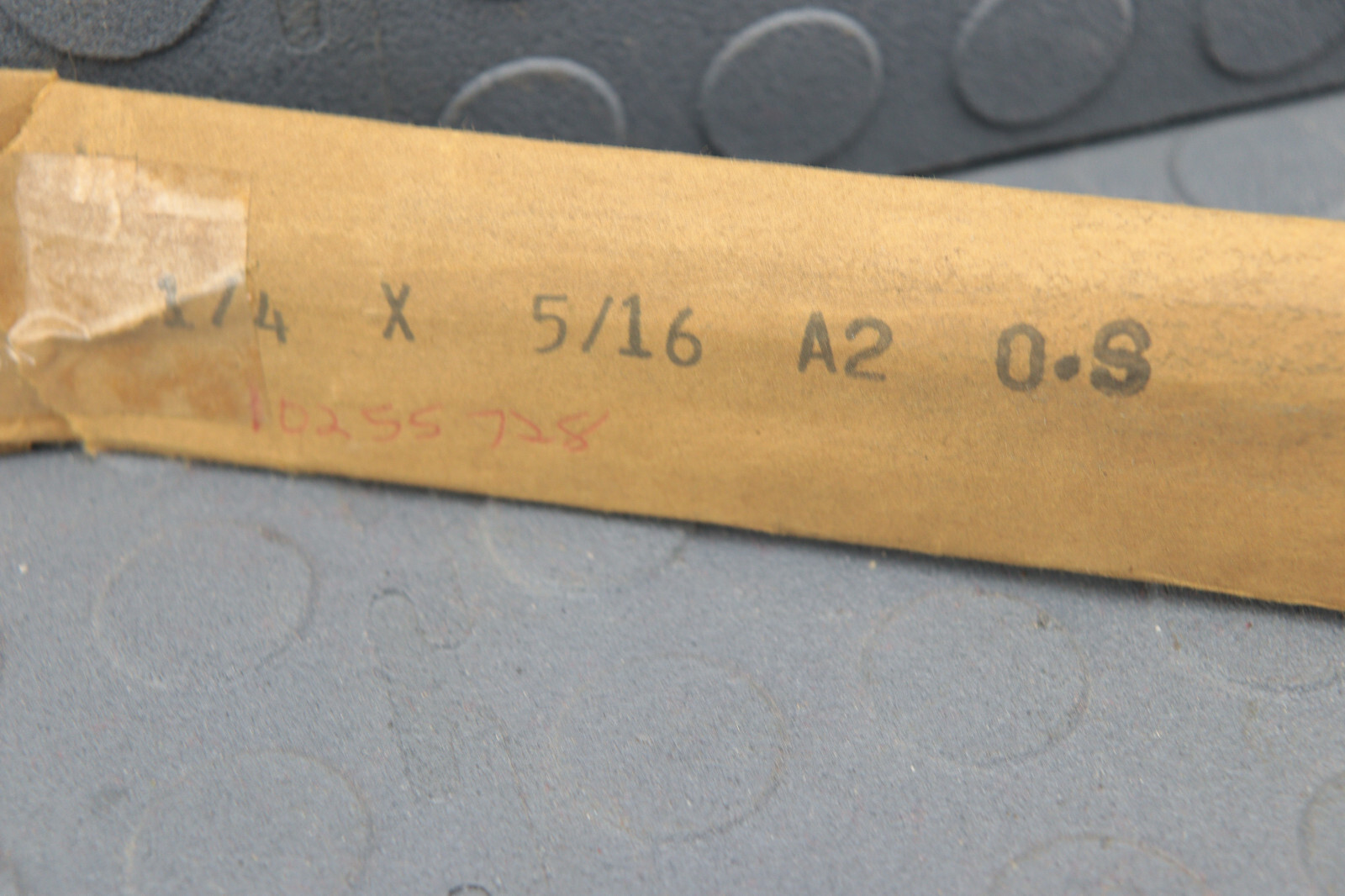 A2 A-2 TOOL STEEL 1/4″ X 5/16″ X 18″ OVERSIZED FLAT STOCK LOC2856