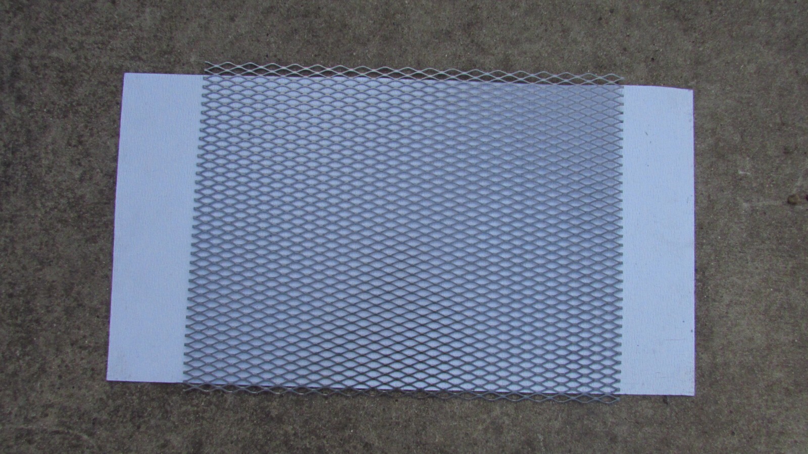 1/2 #16 304 STAINLESS STEEL FLATTENED EXPANDED METAL–8-3/4″ X 9-1/2″-