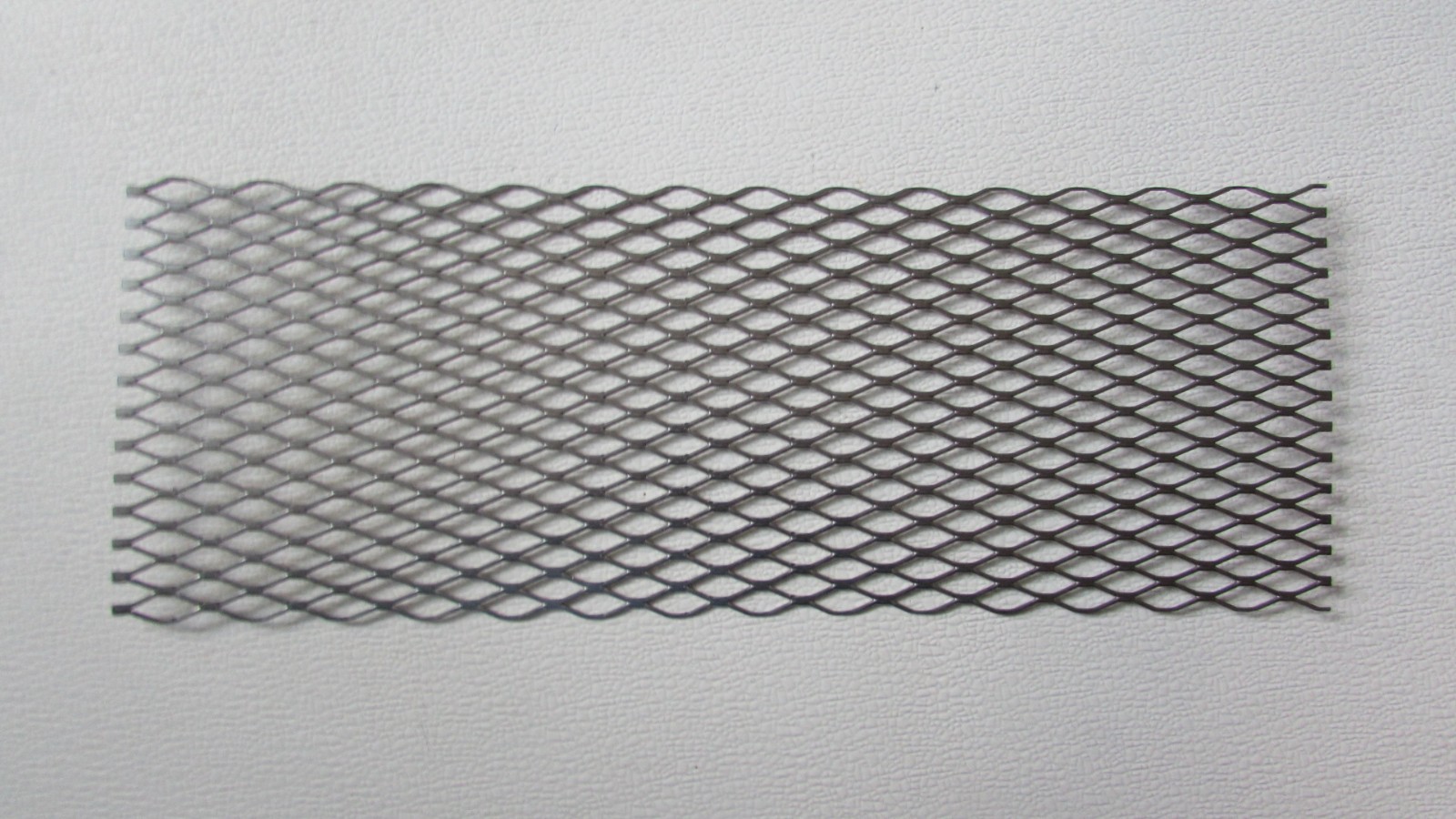 1/2-#16. 304 STAINLESS STEEL FLATTENED EXPANDED METAL–6-1/4″ X 22″