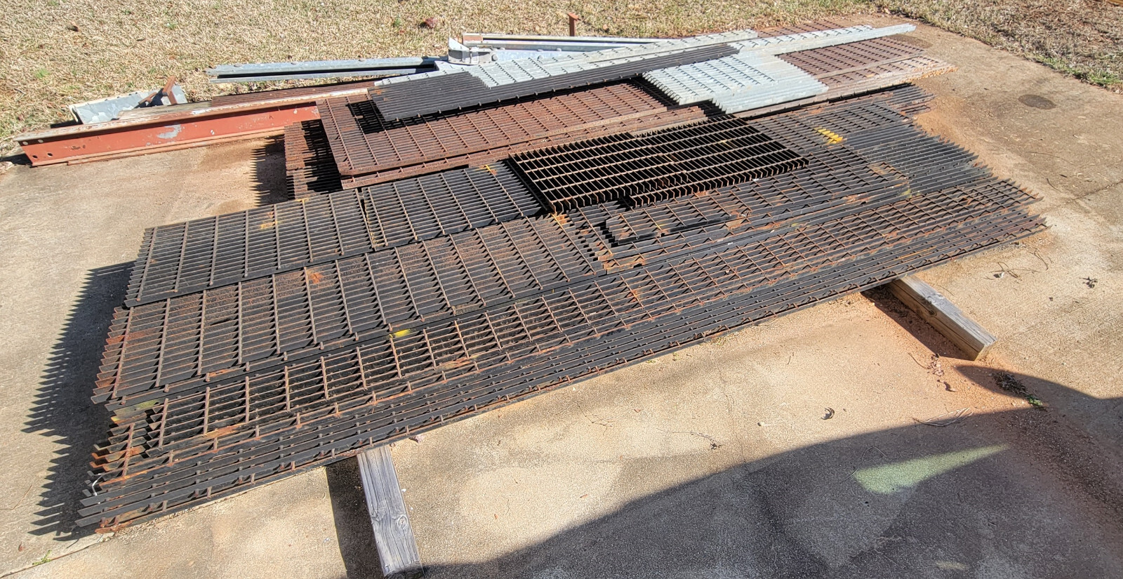 Huge Lot – Dozens of 1″ Thick Steel Bar Gratings + I-Beam 36″ Width 144″ Long