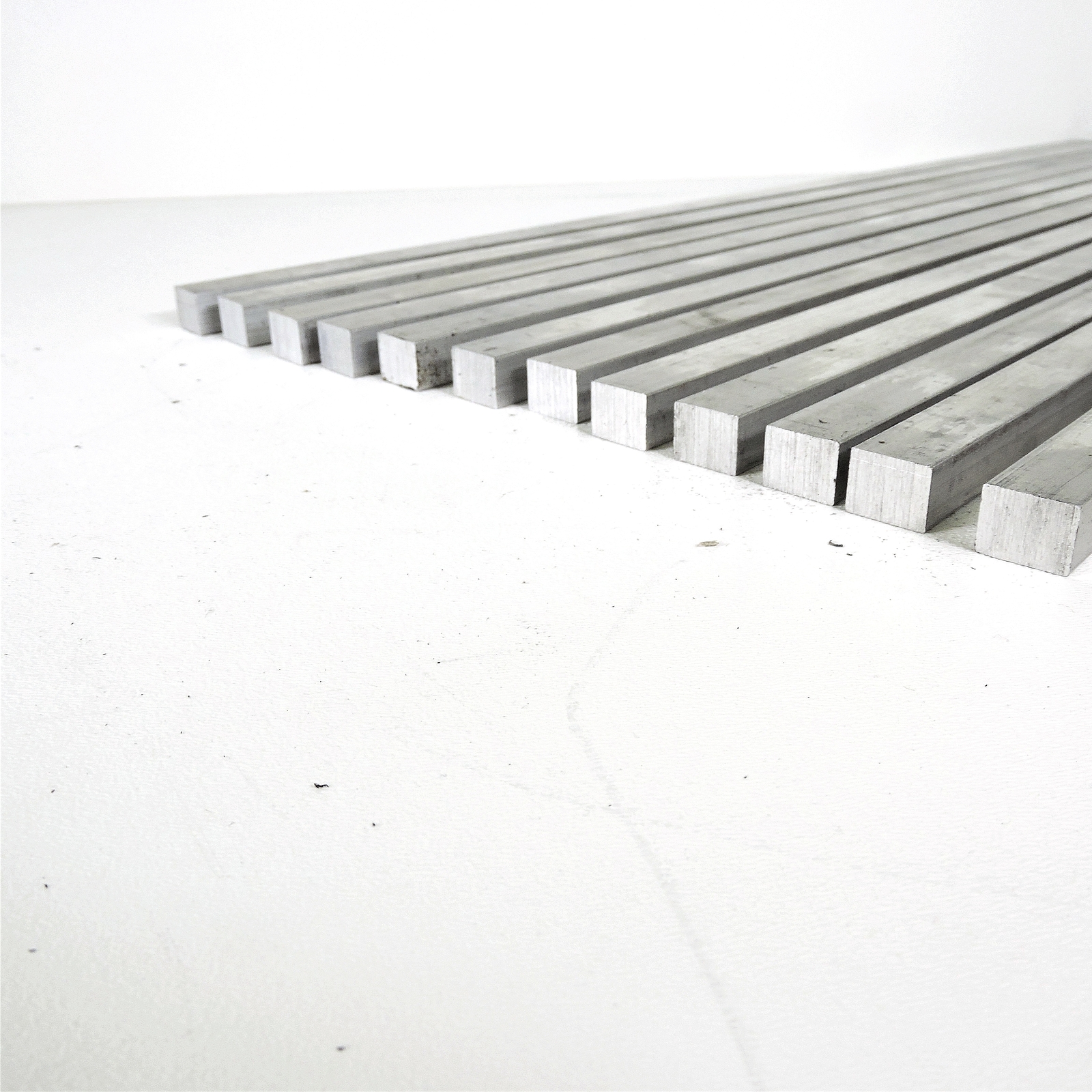 .5″ x 0.75″ Aluminum 6061 FLAT BAR 20.125″ Long new mill stock QTY 12 sku K551