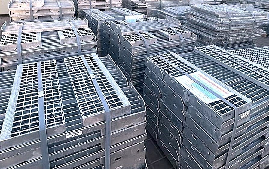 Steel bar grating galvanized stair tread size 36″ x 12″ X 1-1/4″