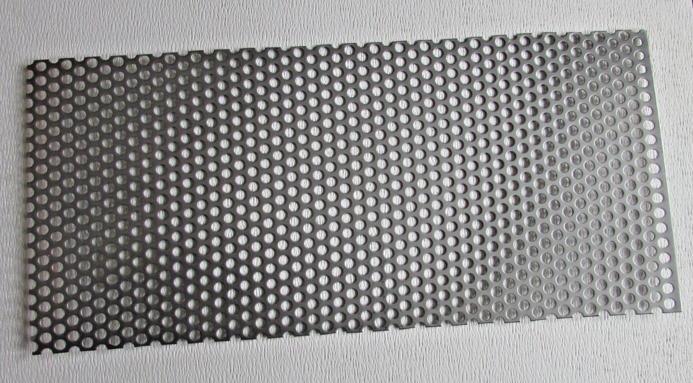 3/8″ HOLE 16 GAUGE 304 STAINLESS STEEL PERFORATED SHEET–12″ x 24″