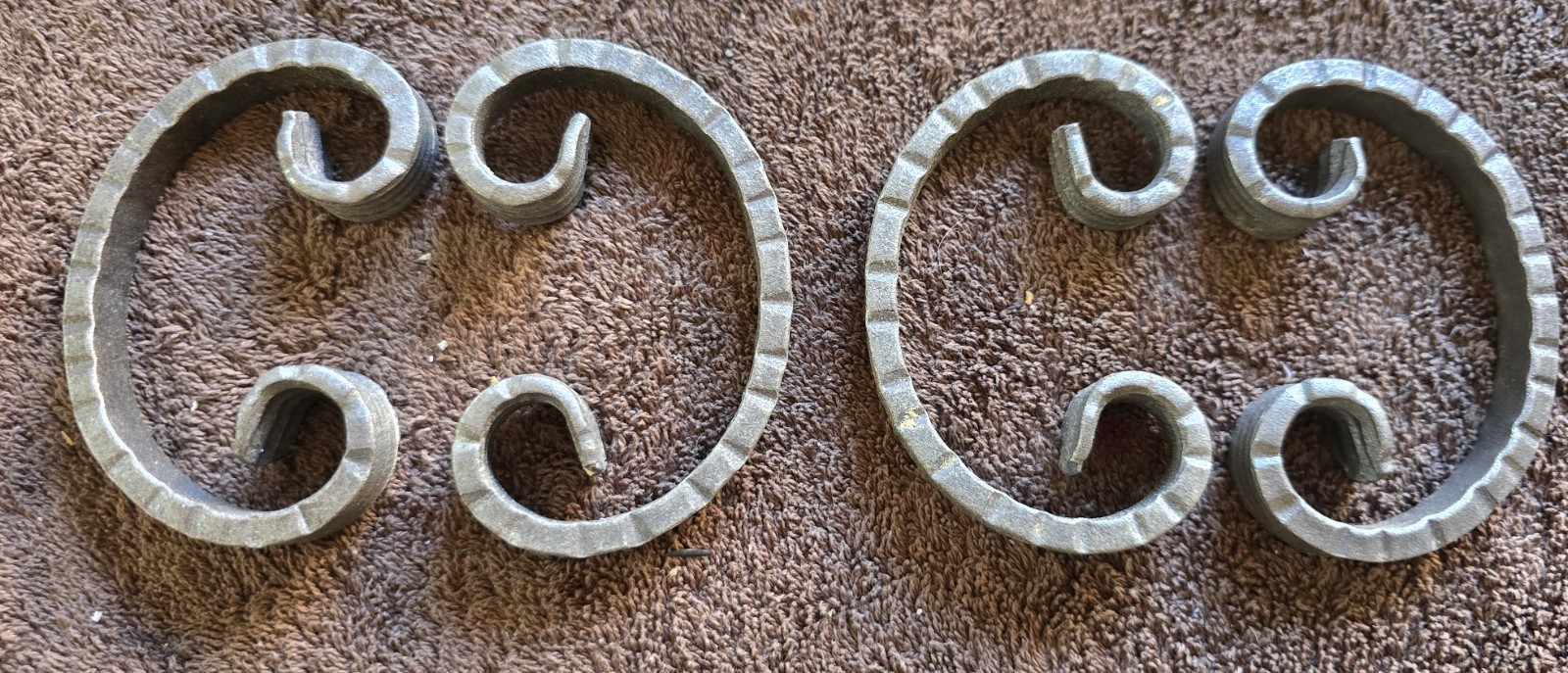 4 Pic Forged Steel C Scroll with Scored Ends. 2-9/16″ W, 3-15/16″ H, .31 lbs 