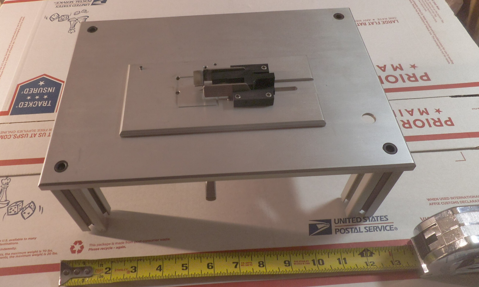 Aluminum table with blade cutting fixture and vacuum 12-1/2″ x 8-1/2″ x 4-1/2″