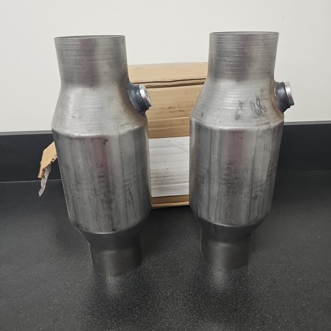 MOCW 2.5 Inch Inlet Outlet Catalytic Converter Universal High Flow Front NEW