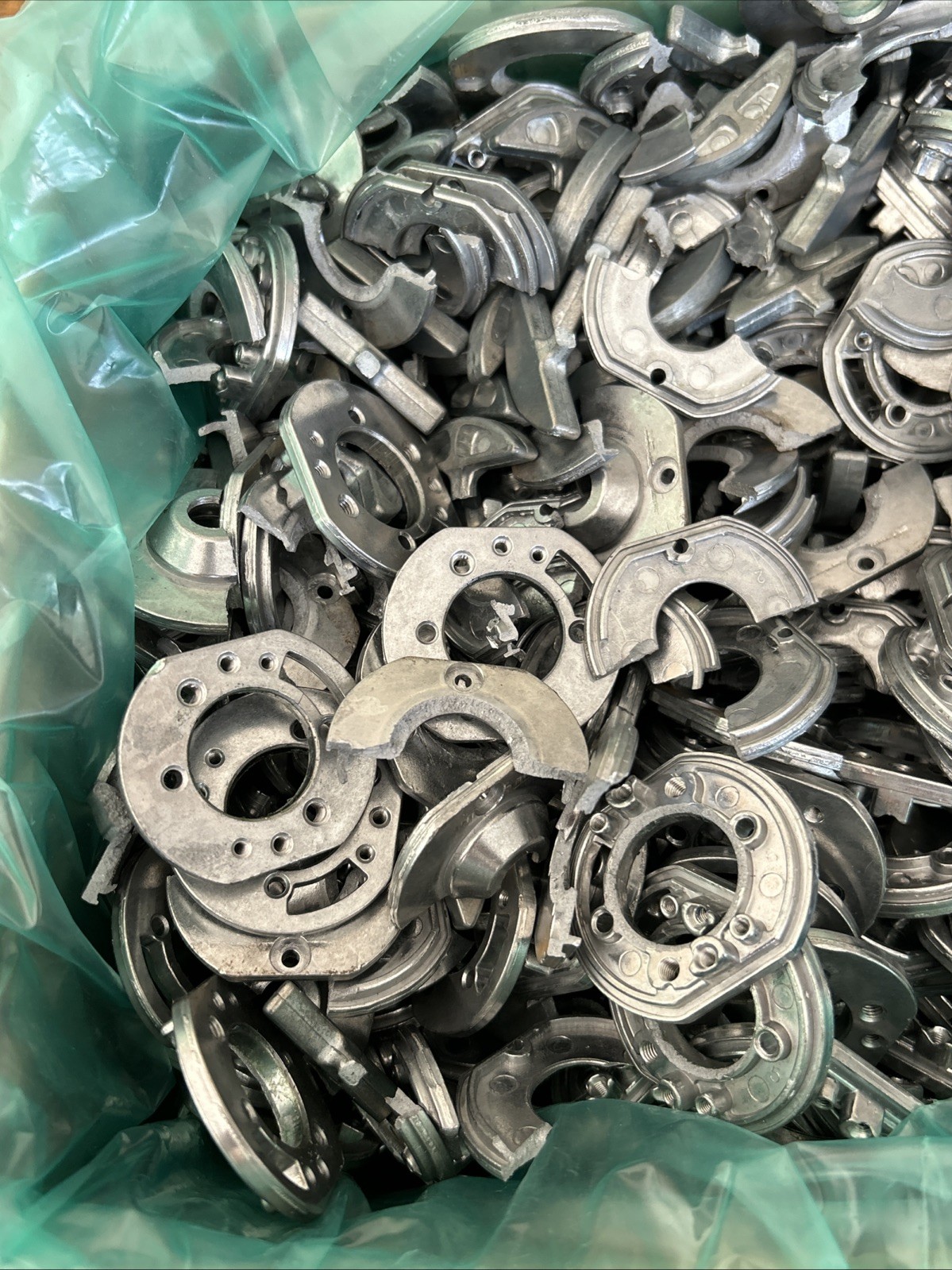 Cast Aluminum Scrap 19Lbs 11.8oz. 1 1/2″ X 1 3/4″ For Crucible Melting Scrap