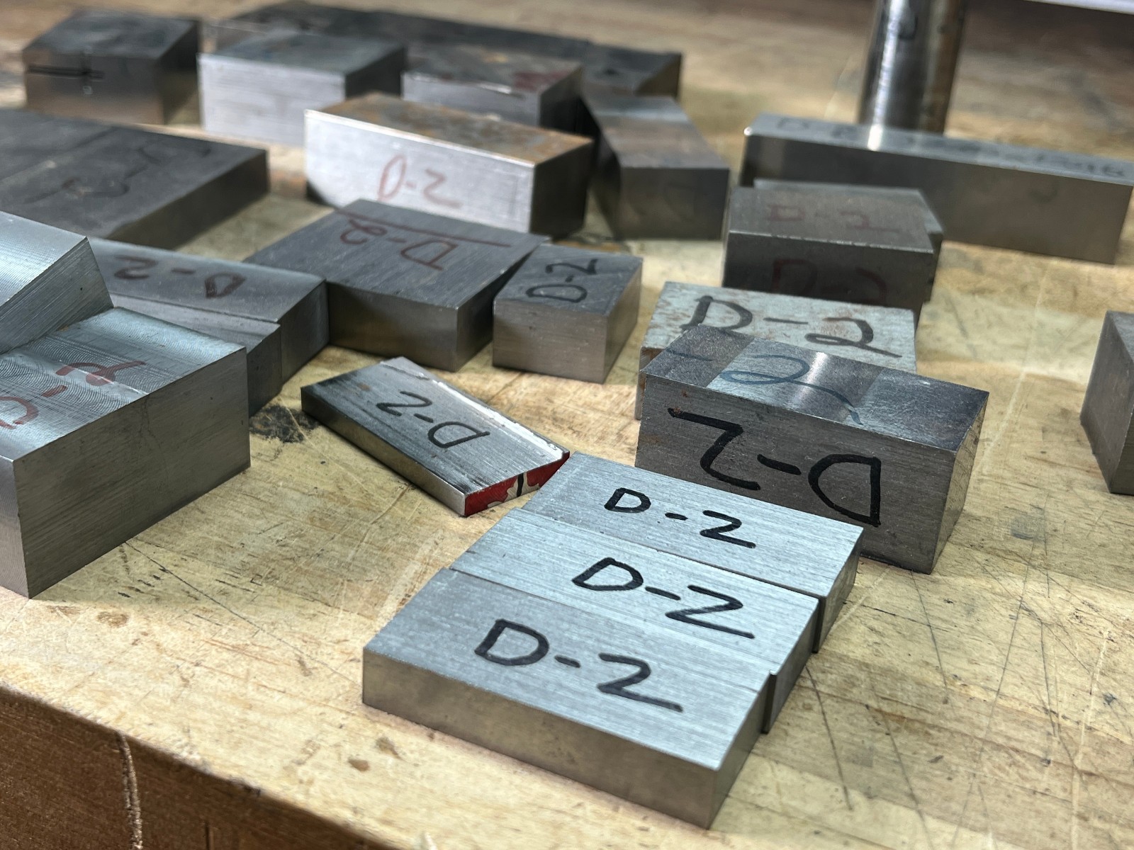 D2 air hardening Tool steel lot flat bar round – 25.3 lbs. tool shop cut offs