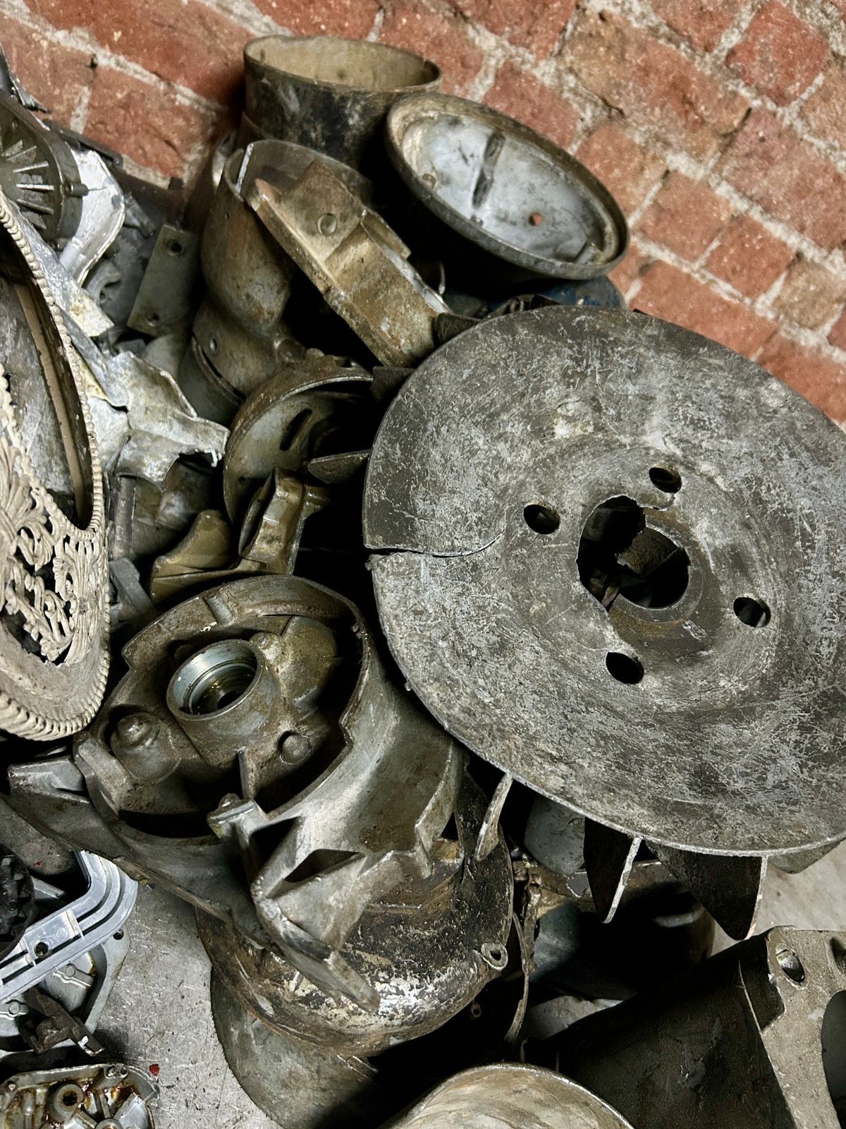 Pure Zinc Scrap Solid Pieces – Clean Unalloyed Metal for Casting Melting Reuse