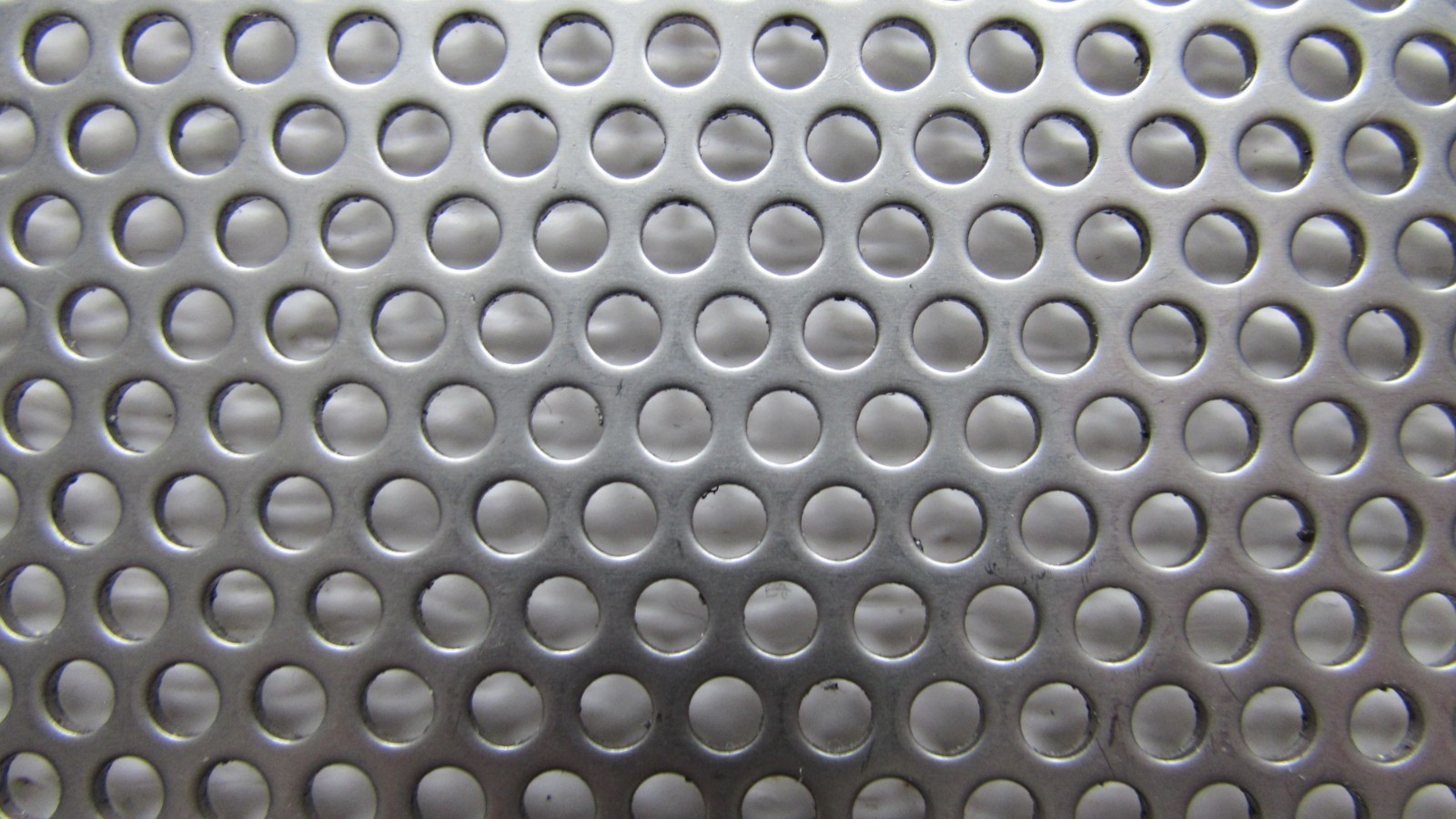 1/8″ ROUND HOLES 18 GA. 304 STAINLESS STEEL PERFORATED SHEET— 4-1/2″ X 7″