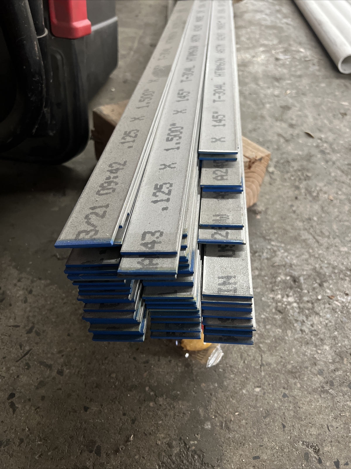 stainless steel flat bar 1/8″ x 1-1/2″ T304 (will cut to length) price per foot