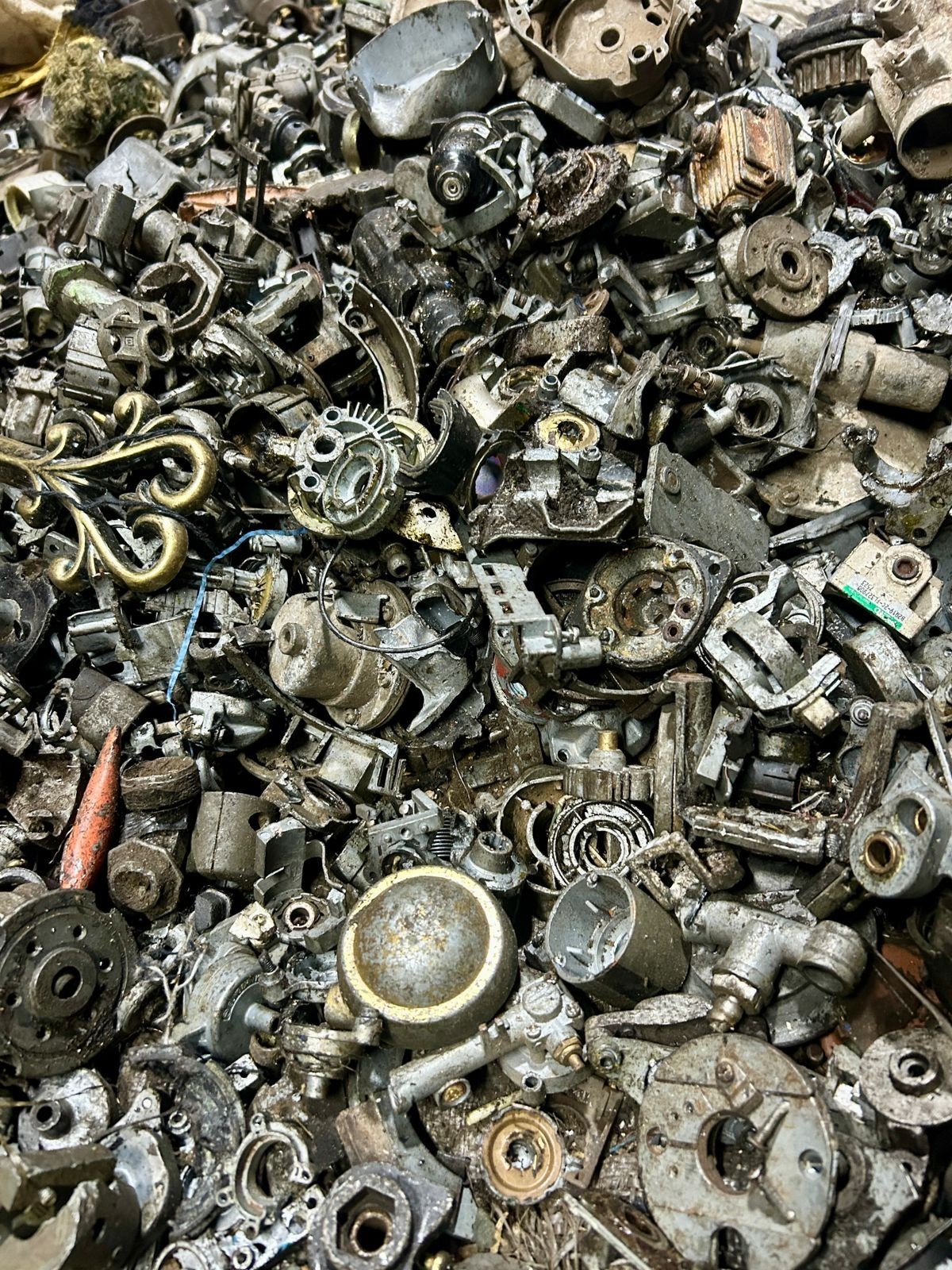 Pure Zinc Scrap Solid Pieces – Clean Unalloyed Metal for Casting Melting Reuse