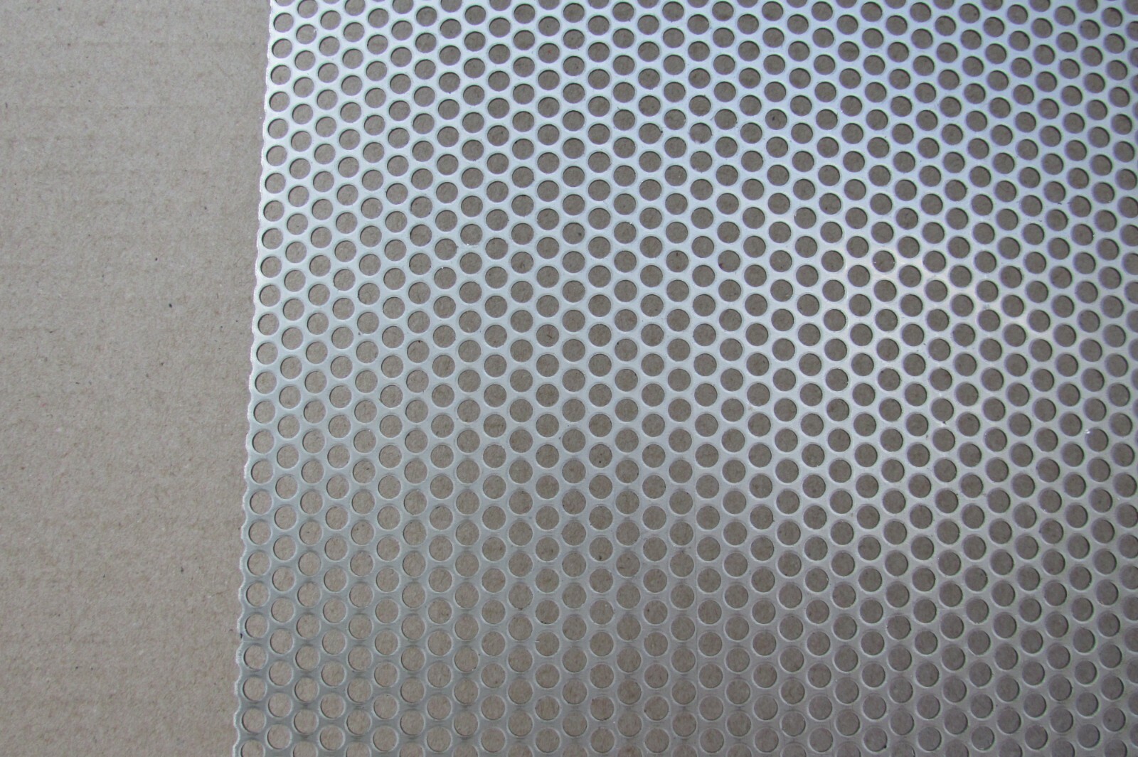 ==3/16″ HOLES-18 GAUGE-304 STAINLESS STEEL PERFORATED SHEET 12″ X 24″==