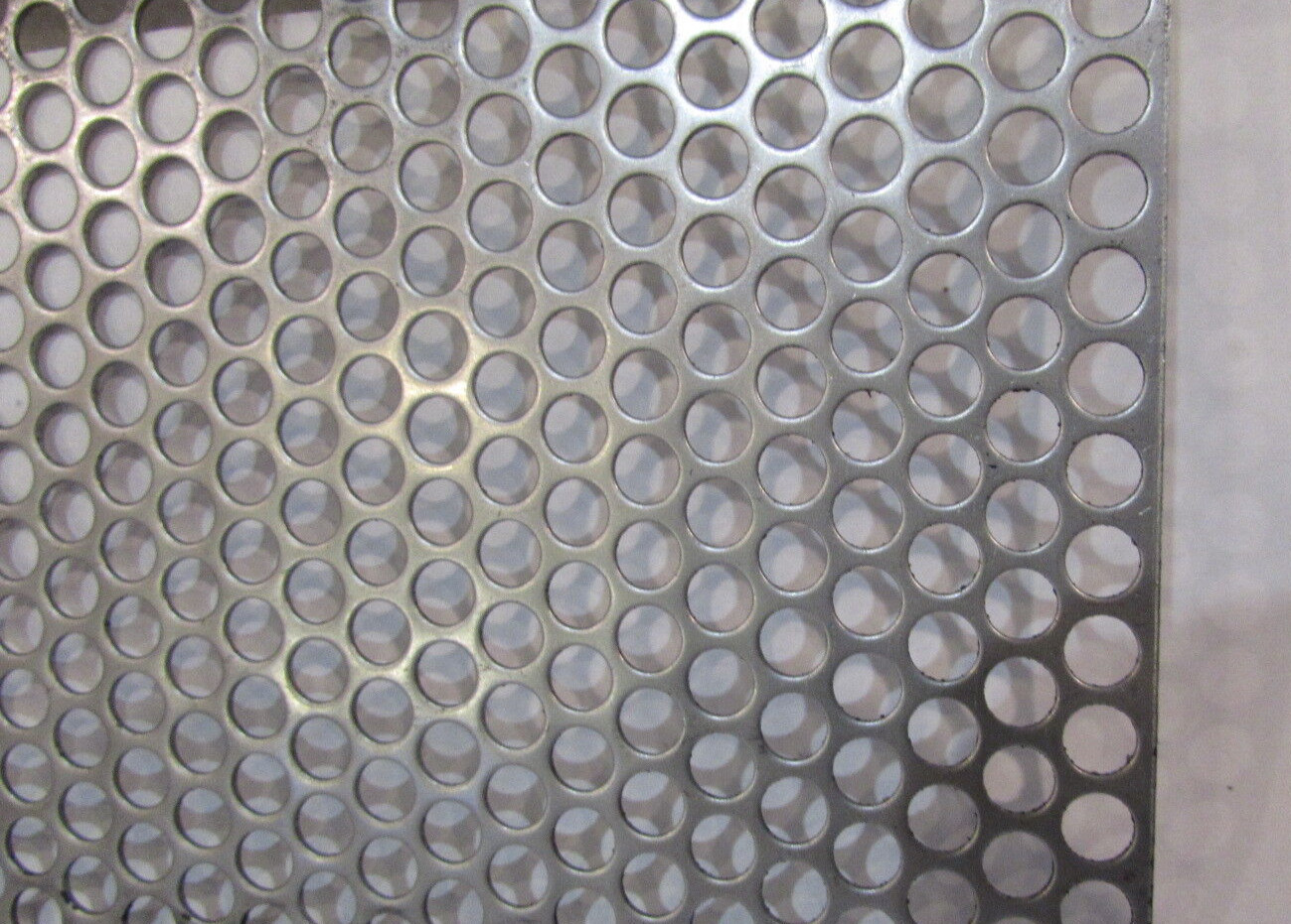 1/4″ HOLES 16 GAUGE 304 STAINLESS STEEL PERFORATED SHEET– 18″ X 18″