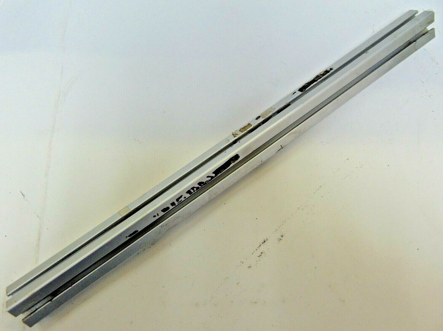 80/20 T-SLOT 1517-LS ALUMINUM CURVED QUARTER ROUND 1.5 X 1.5″, 24″ L