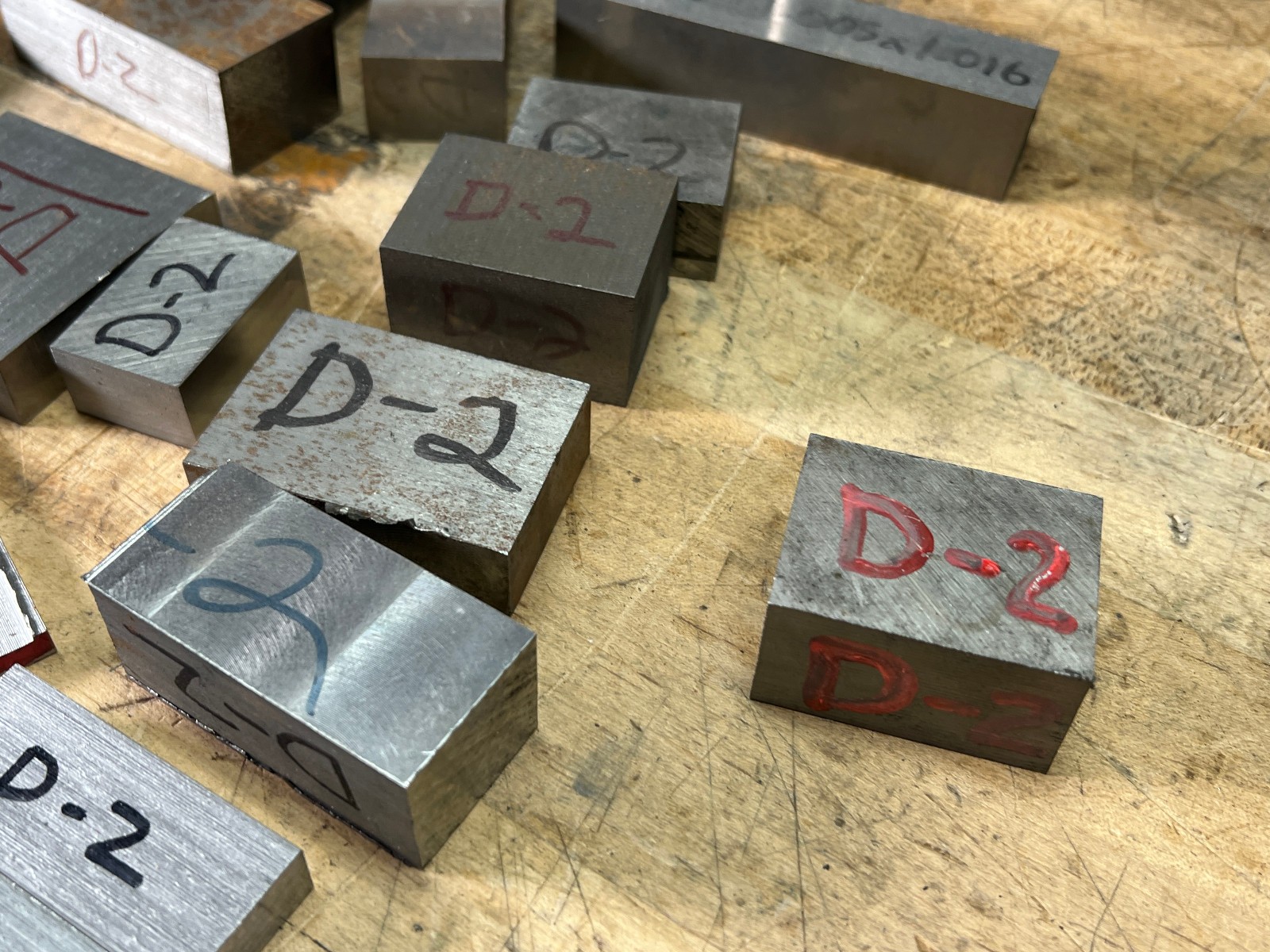 D2 air hardening Tool steel lot flat bar round – 25.3 lbs. tool shop cut offs