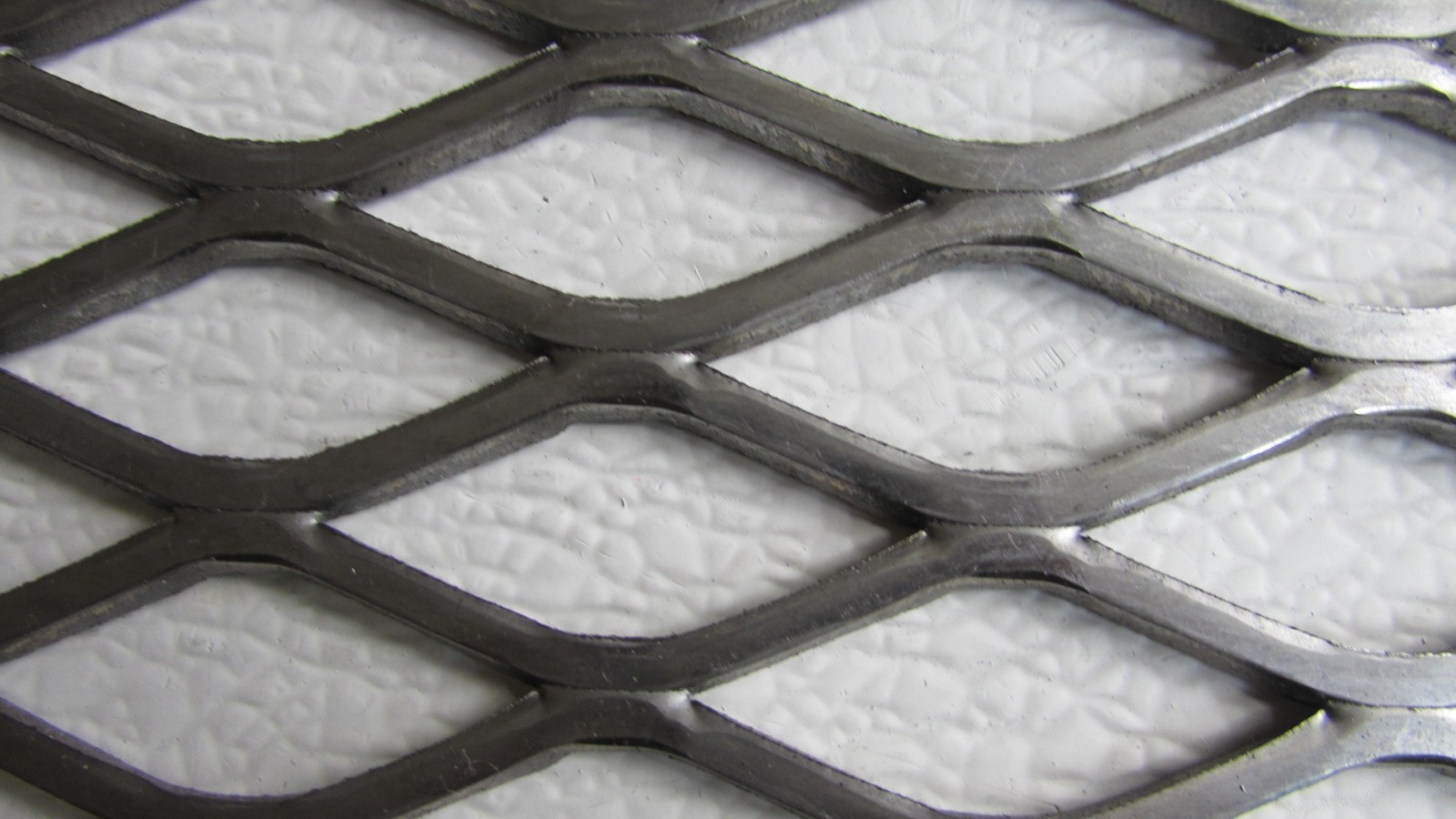 3/4#9 304 STAINLESS STEEL FLATTENED EXPANDED METAL–6-1/2″ X 20-3/4″